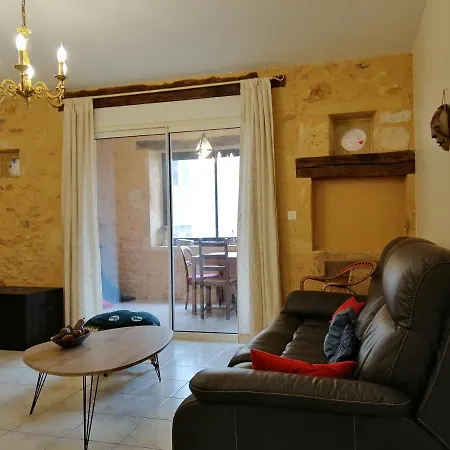 Holiday home Grande Maison De Avec Cheminee Et Loggia Lacapelle-Biron