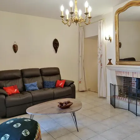 Grande Maison De Avec Cheminee Et Loggia *